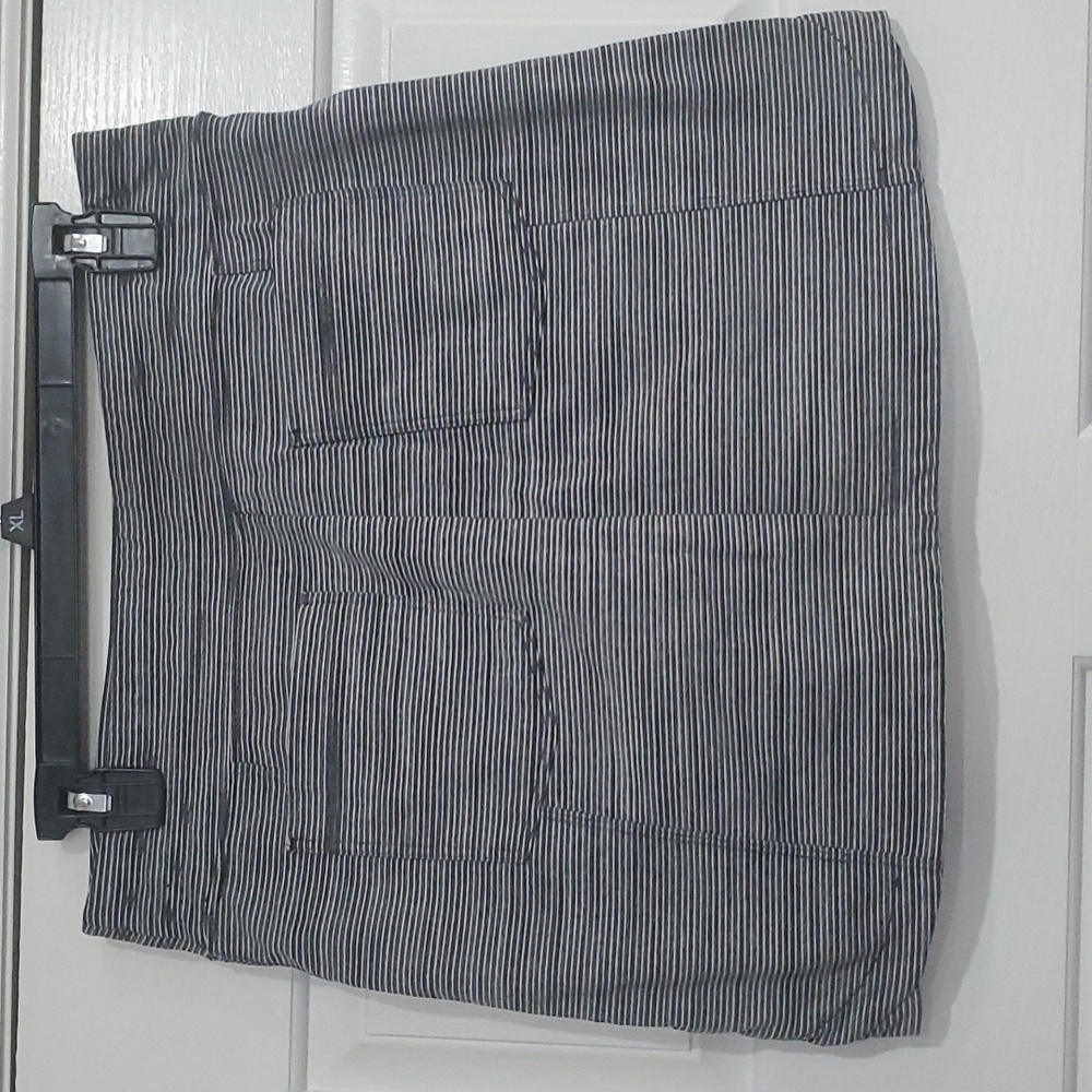 Athleta Gray Metro Stripped Zip Pockets Skort Size Small - Picture 4 of 6